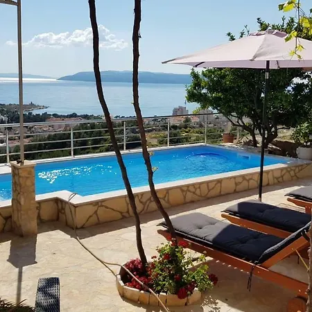 And With A Swimming Pool - 6643