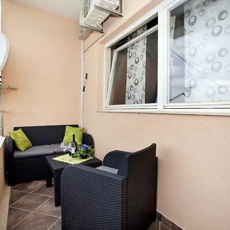 And With A Swimming Pool - 6643 Affittacamere Makarska