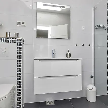 And With A Swimming Pool - 6643 Makarska