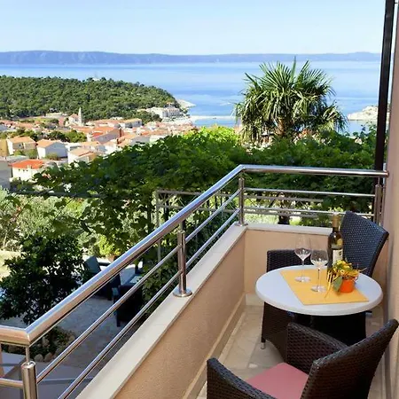 And With A Swimming Pool - 6643 Makarska