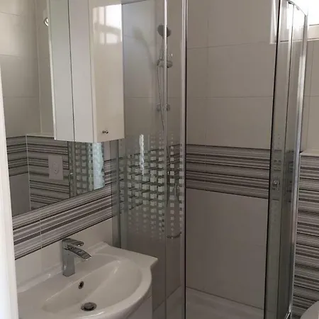 And With A Swimming Pool - 6643